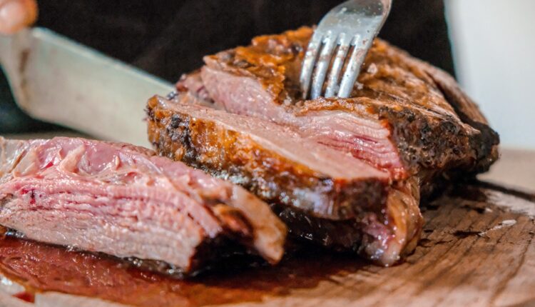 Kuvar otkrio zašto je u restoranima meso uvek neverovatno sočno i mekano: Tajna je u 1 sastojku