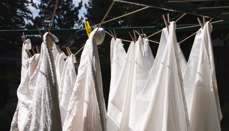 Za savršeno belu boju veša ne treba vam izbeljivač: Dodajte ovaj sastojak tokom pranja i gledajte magiju