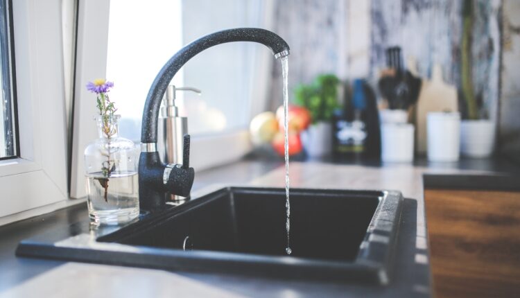 Ako vam se zapušila sudopera ovo ni u snu nemojte da radite, poslušajte savet vodoinstalatera