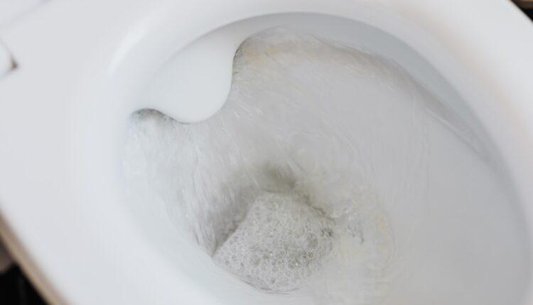 Neprijatan miris iz kupatila rešava sastojak na koji nikada ne biste pomislili: Samo ga ubacite u WC šolju
