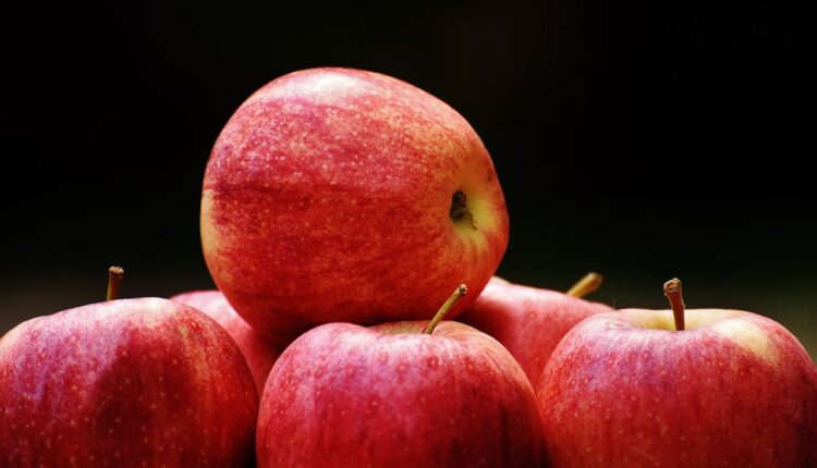 Recept za ‘kolač tri jabuke’ : Prosto neodoljiv i savršen za početnike u kuhinji!